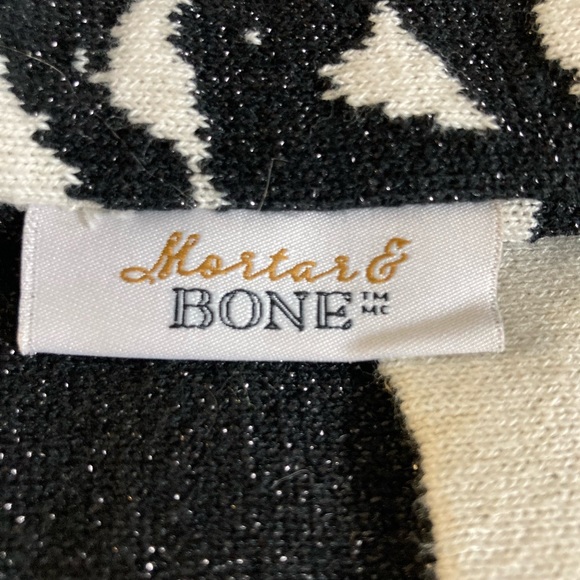 Mortar & Bone Skulls Pillow Cover 14” x 24” Ivory & Black Halloween Skeleton Fun - Picture 3 of 7